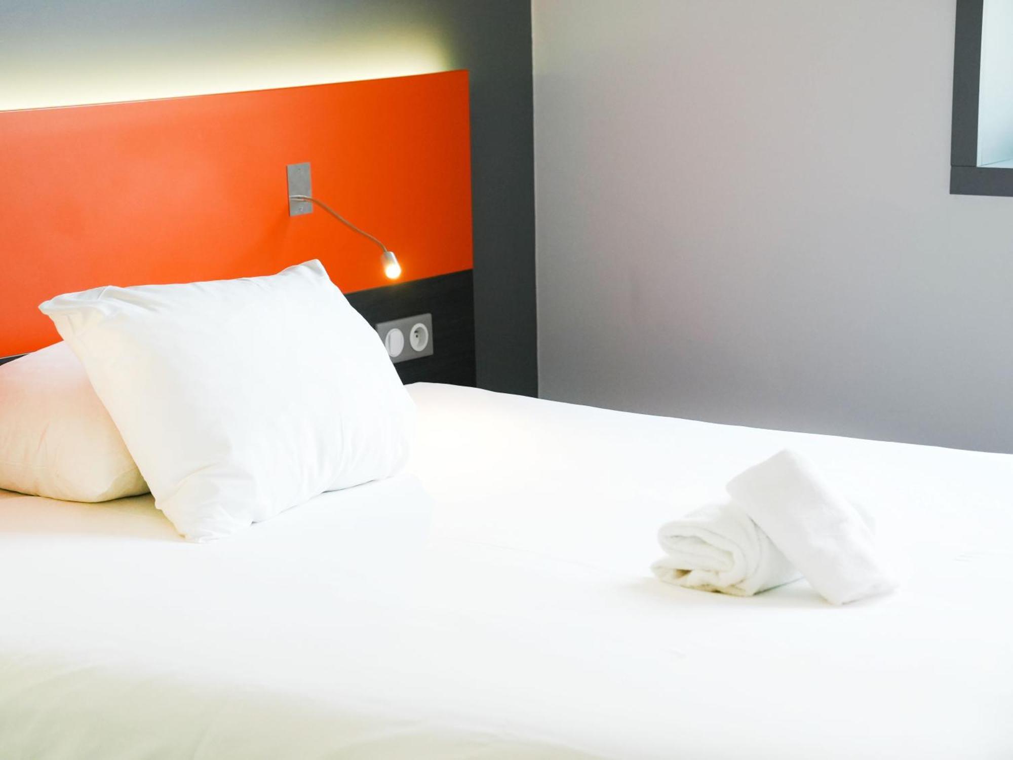 Hotel ibis Styles Caen centre gare Extérieur photo